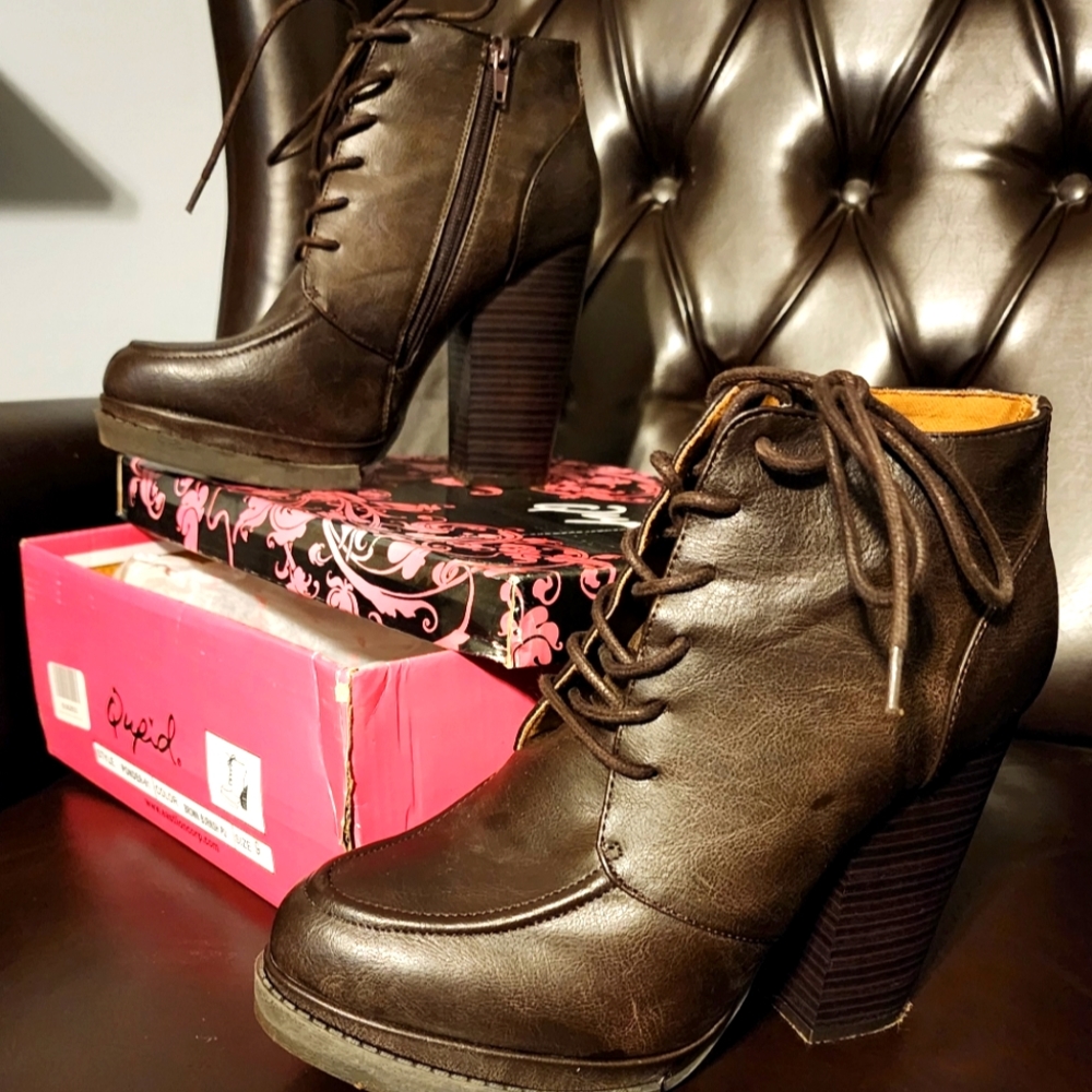 Size 9 Qupid boots,